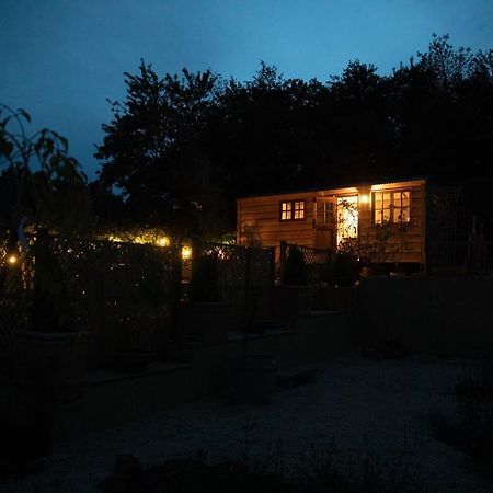 Luxury, Rural Shepherds Hut With Hot Tub Nr Bath بريستول المظهر الخارجي الصورة
