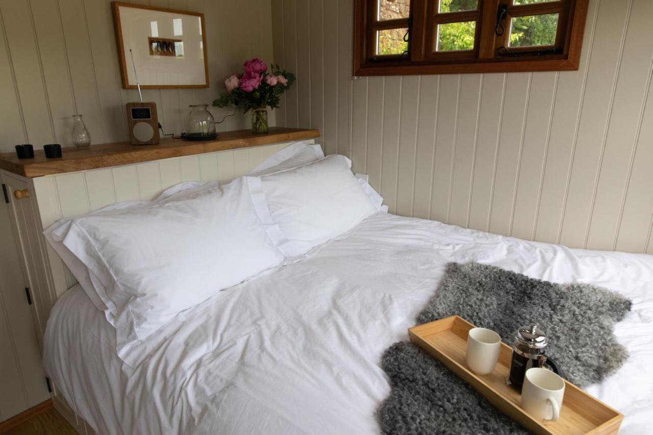 Luxury, Rural Shepherds Hut With Hot Tub Nr Bath بريستول المظهر الخارجي الصورة