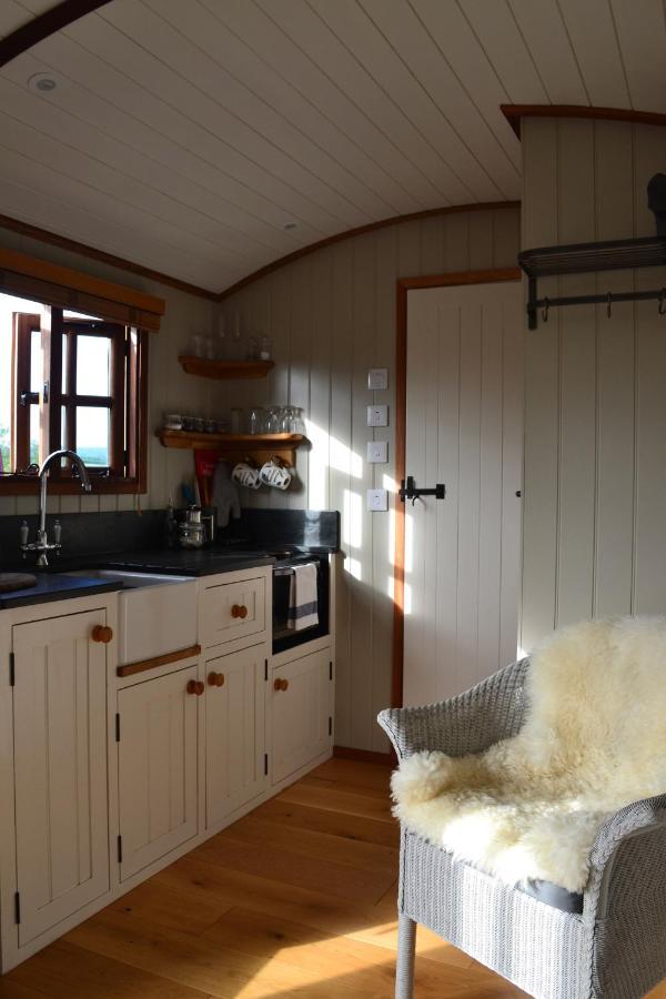 Luxury, Rural Shepherds Hut With Hot Tub Nr Bath بريستول المظهر الخارجي الصورة