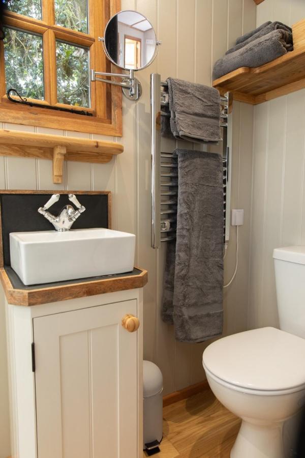Luxury, Rural Shepherds Hut With Hot Tub Nr Bath بريستول المظهر الخارجي الصورة