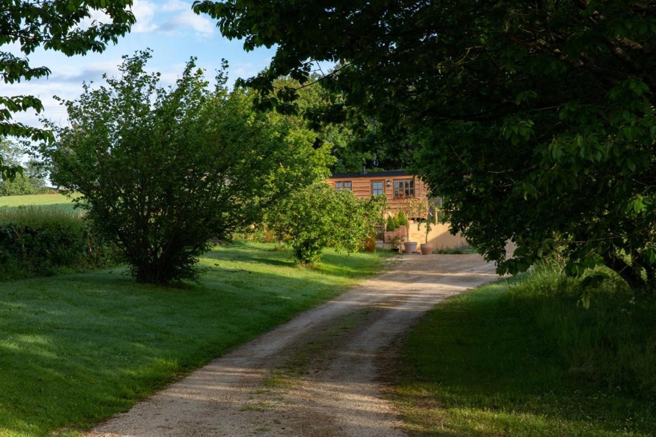 Luxury, Rural Shepherds Hut With Hot Tub Nr Bath بريستول المظهر الخارجي الصورة