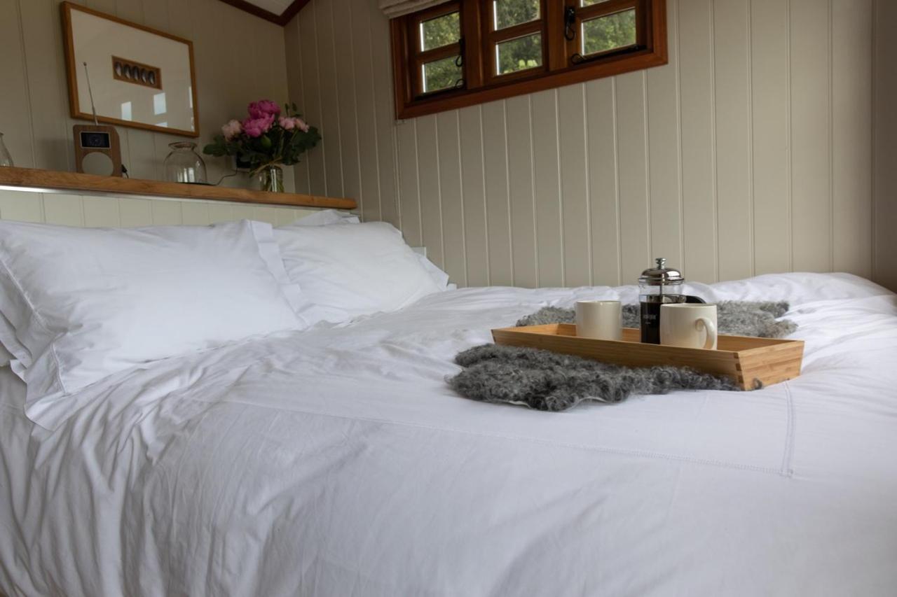 Luxury, Rural Shepherds Hut With Hot Tub Nr Bath بريستول المظهر الخارجي الصورة