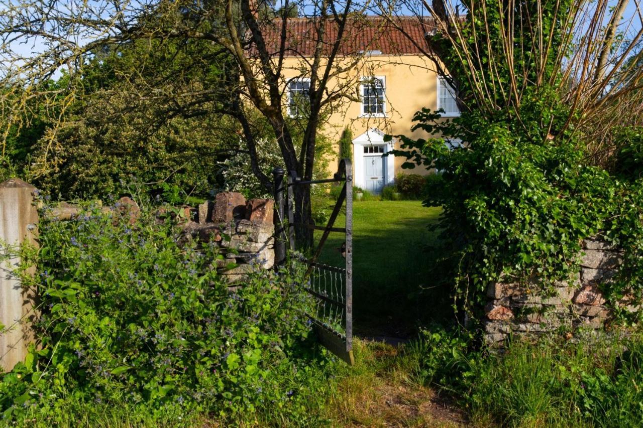 Luxury, Rural Shepherds Hut With Hot Tub Nr Bath بريستول المظهر الخارجي الصورة